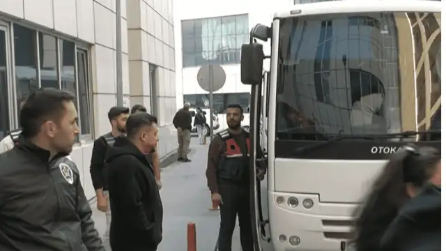 Ünlü i̇si̇mlere uyuşturucu operasyonu: Jandarma nezareti̇ndeki̇ i̇şlemlere hukukçulardan "hürri̇yeti̇ tahdi̇t" tepki̇si̇