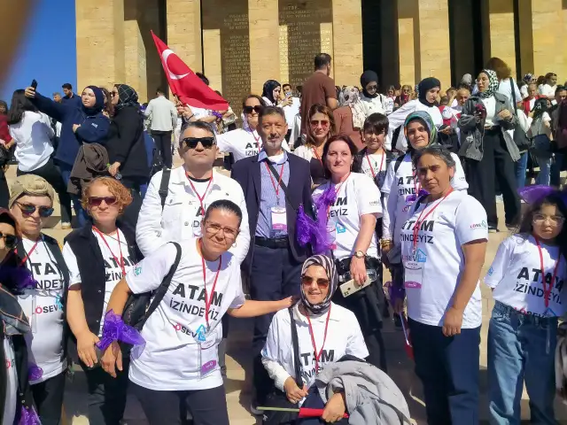 100 bine yakın kişi Anıtkabir'i ziyaret etti