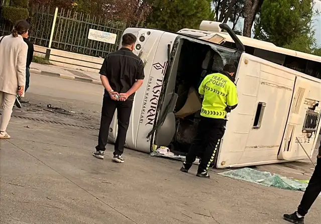 Manisa'da işçi servisi kazasında 16 yaralı