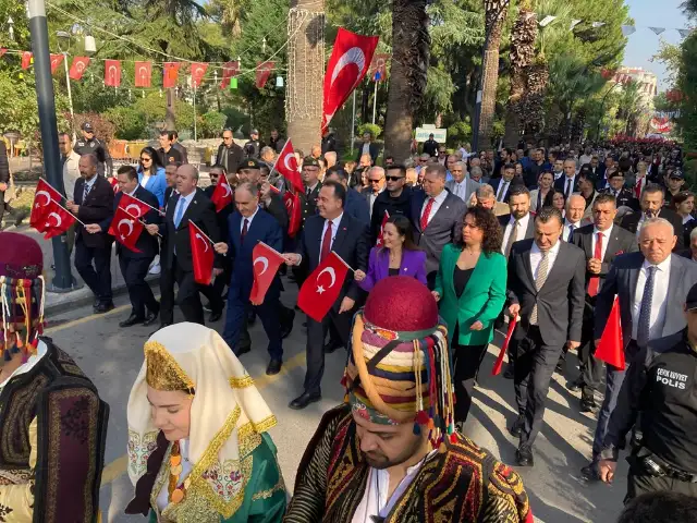 Bir asır önce Atatürk’ün Manisa’ya gelişi coşkuyla kutlandı