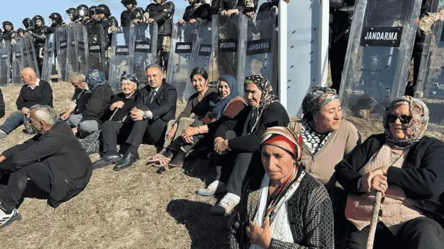 Çorum Karakaya Köyü'nde taş ocağı direnişi: CHP’den "karar beklenmeden jandarma eşliğinde kazı yapılıyor" tepkisi