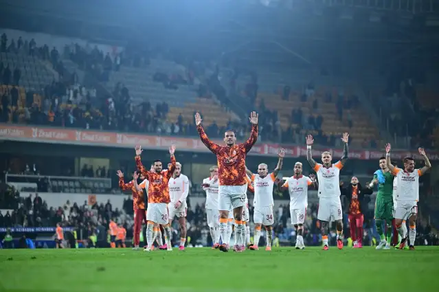 Galatasaray, Sane'nin golleriyle Başakşehir'i 2-1 yendi