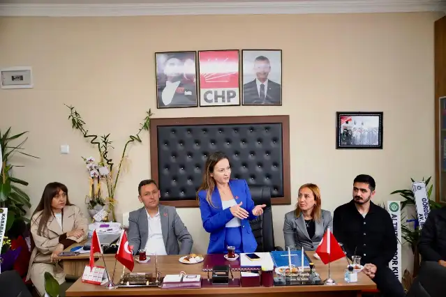 CHP'li Özalper, Manisa'daki ilçe başkanlarıyla bir araya geldi
