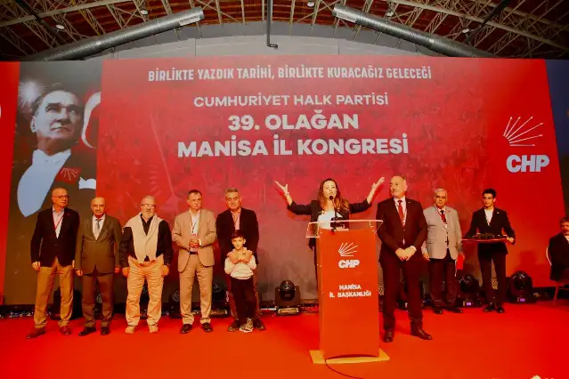 CHP Manisa'da İlksen Özalper yeniden il başkanı seçildi