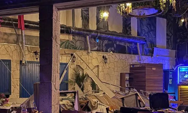 İzmir'de eğlence merkezinde duvar çöktü: 6 yaralı