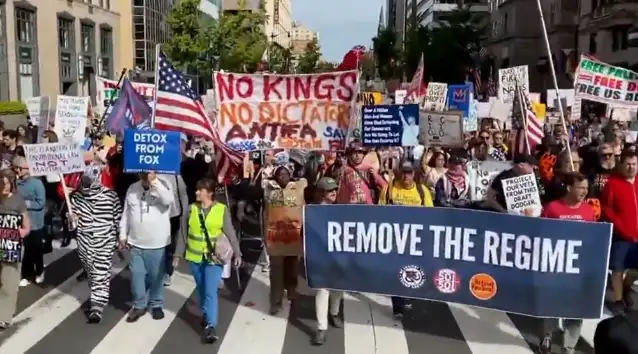 ABD'de milyonlarca kişi Trump karşıtı "Krallara Hayır" protestolarında bir araya geldi