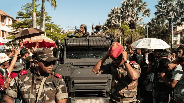 Madagaskar'da ordu yönetime el koydu