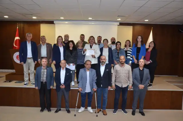 İYİ Parti Yunusemre’de Banu Elbirler başkanlığı resmileştirdi