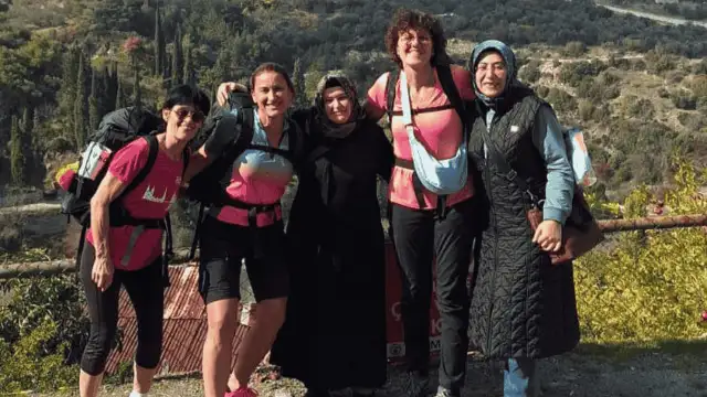 Soma’da misafirperverlik dersi: Fransız gezginler "insanlığa olan inancımızı geri getirdiniz" dedi