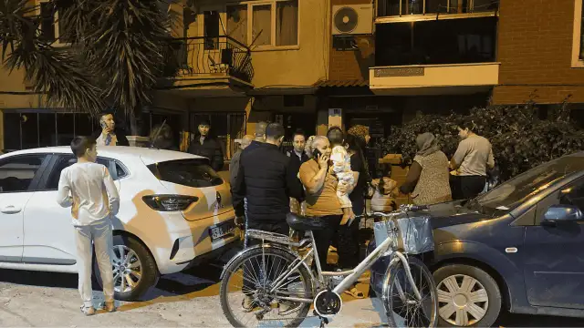 Balıkesir Sındırgı merkezli deprem Manisa'da da hissedildi: Vatandaşlar sokağa çıktı