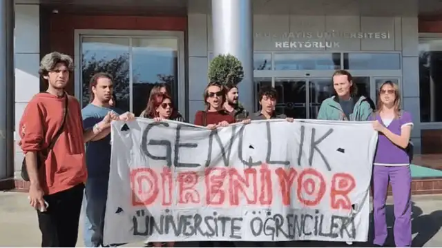 OMÜ öğrencilerinden yemekhane zammı ve Akbank kartı zorunluluğuna protesto: Bankalara peşkeş çekilemez