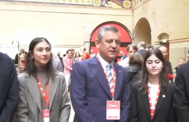 Özgür Özel, Amsterdam'da Avrupa Sosyalistler Partisi kongresine katıldı