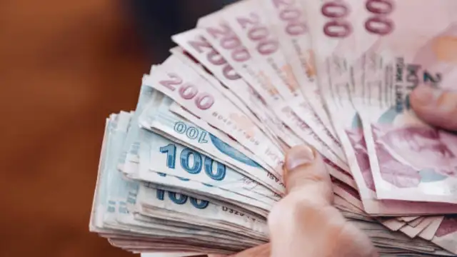 Yeni yıl zamları belli oldu: Pasaport ve ehliyet harçları cep yakacak