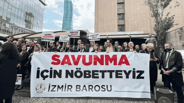 Hukukçular İzmir'de toplandı: Savunma susturulursa adalet sessiz kalır
