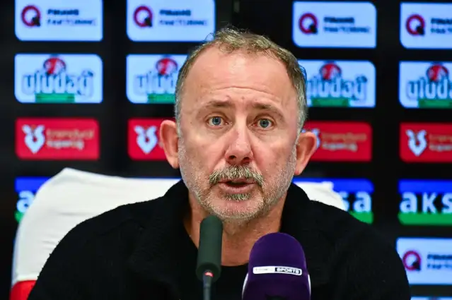 Sergen Yalçın'dan Beşiktaş taraftarına açıklama: Fenerbahçe maçında telafi ederiz