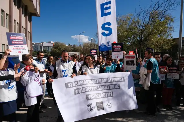 SES'ten 'sağlıkta şiddet' protestosu: Suçlu sağlık emekçileri değil, bu çarpık sistemin planlayıcısı, sahipleridir!