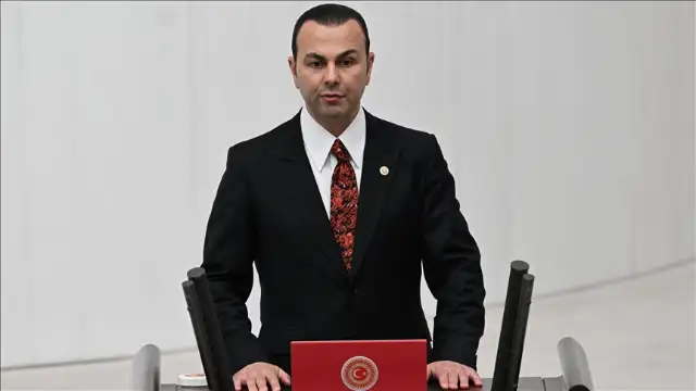 AKP'li İzsiz'den Esenyurt kayyımına eleştiri: Bizi kötü gösteriyor