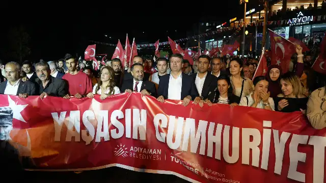 Adıyaman’da 29 Ekim Cumhuriyet Bayramı kutlaması, kortej ve konserle başladı