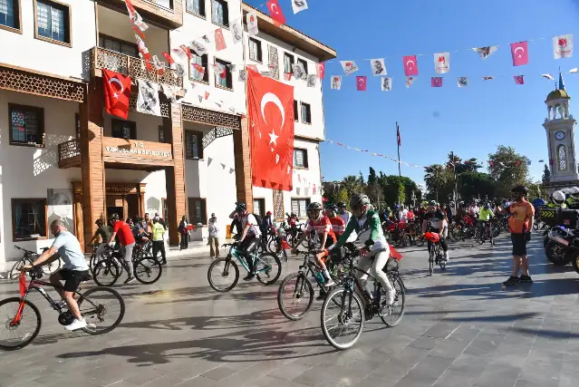 Manisa Yunusemre’de Pedallar Cumhuriyet Bayramı için çevrildi