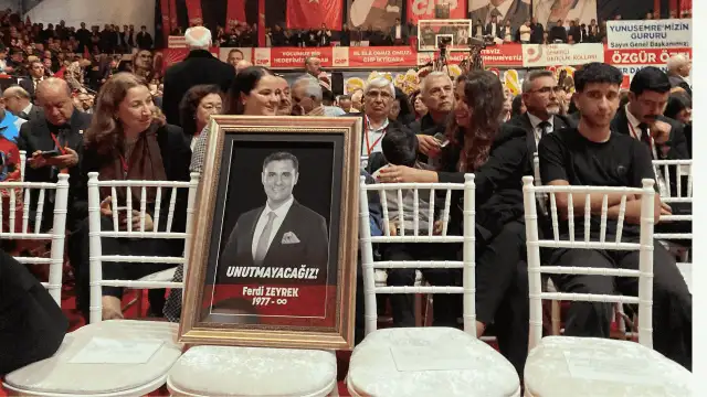 CHP Genel Başkanı Özel’den kongre öncesi Zeyrek ve rahmetli Başkanlara vefa