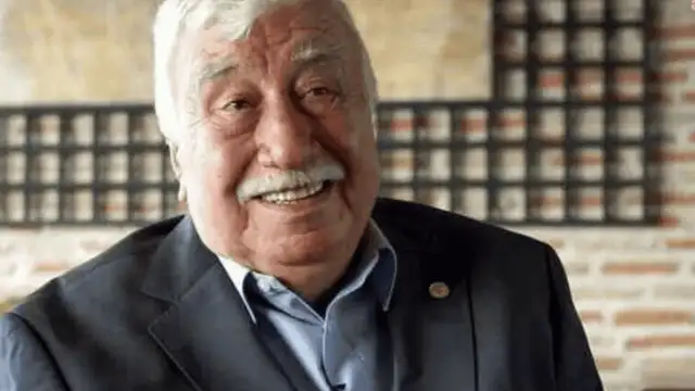 Devekuşu Kabare Tiyatrosu’nun kurucularından usta sanatçı Ahmet Gülhan hayatını kaybetti