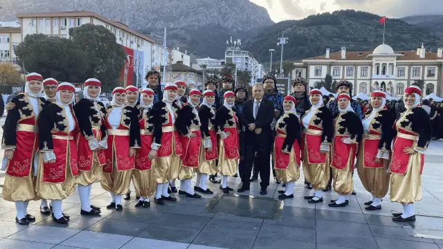 Manisa'daki 24 Kasım Öğretmenler Gününe ‘Maarif Halk Dansları Topluluğu’ damga vurdu
