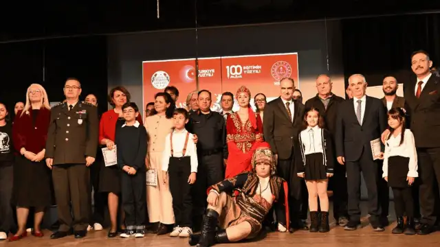 Manisa Lisesi öğrencilerinden öğretmenlerine anlamlı gösteri