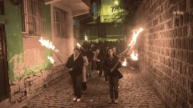 Diyarbakır’da kadınlardan şiddete karşı meşaleli yürüyüş