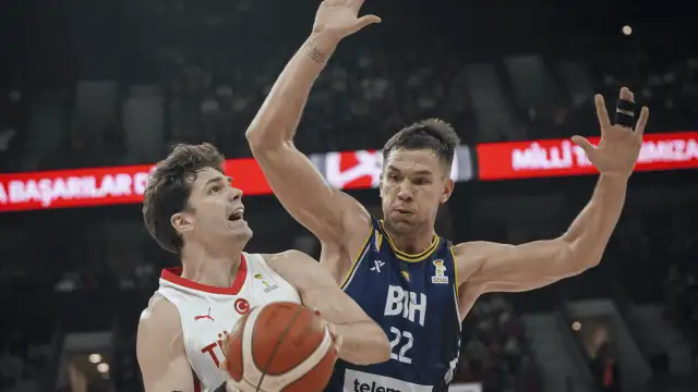 12 Dev Adam Bosna Hersek'i 93-71 ile geçti