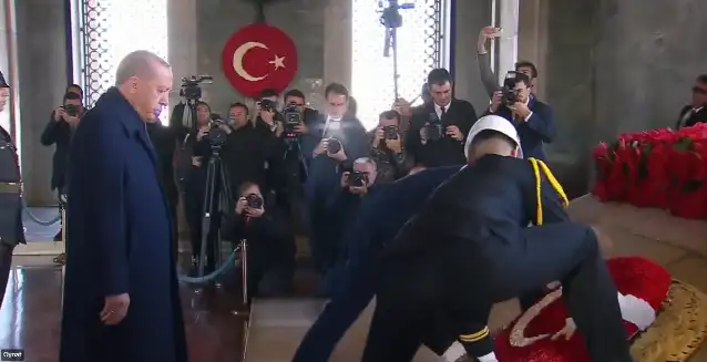 Erdoğan Anıtkabir'de: Ülkemizin her karışını yeni eserlerle işlemeye devam ediyoruz