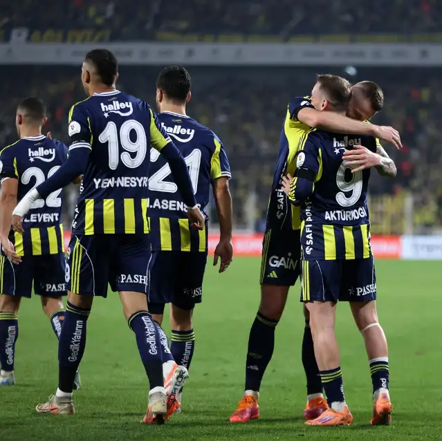 Fenerbahçe, Galatasaray ile farkı 1 puana indirdi