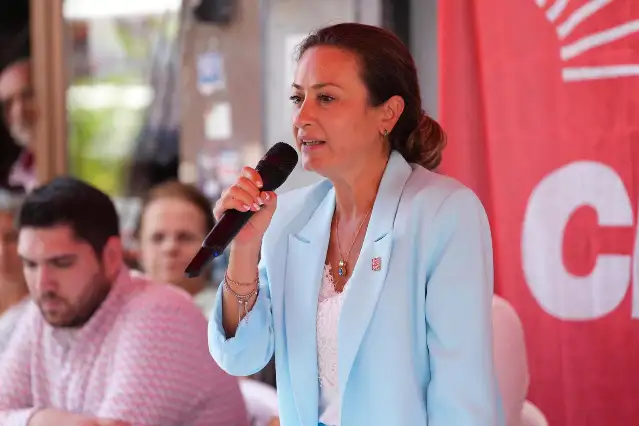 CHP Manisa İl Başkanı İlksen Özalper'den asgari ücret açıklaması: Bu asgari ücretle değil yaşamak ayakta kalmak mucize