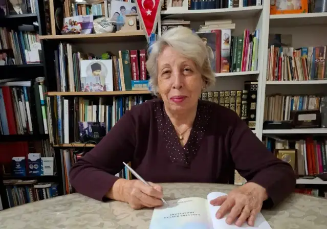 Manisalı Sadberk öğretmenden çocuklara dört kitap armağanı