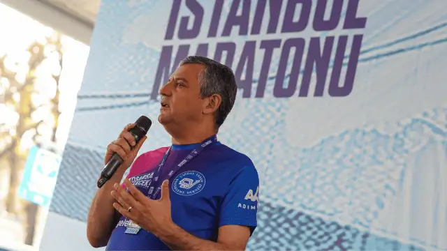 Özel, İstanbul Maratonu'nun ödül töreninde: En kısa sürede Ekrem İmamoğlu'na İstanbul'un kavuşmasını ümit ediyorum