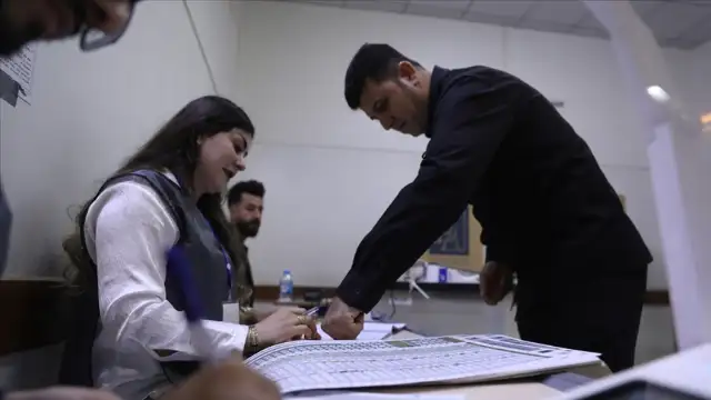 Irak'ta seçmenler genel seçimler için sandık başında