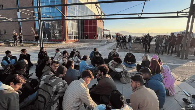 Van Yüzüncü Yıl Üniversitesinde öğrencilerin eylemine müdahale: Rojin için susmayacağız