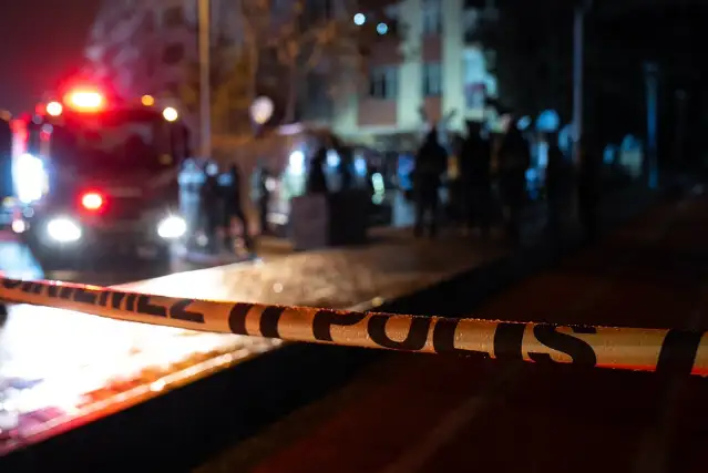 Ankara’da hurdalık alandan apartmana sıçrayan yangında 8 kişi dumandan etkilendi