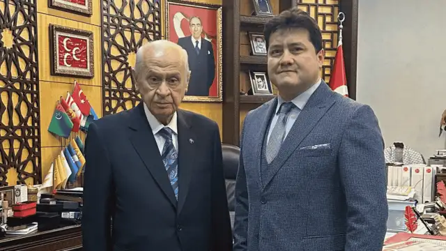 MHP'li Başkan gazeteciye "Karı kıyafeti giydiririz, düğünlerde oynatırız" dedi, gazeteci koruma altına alındı