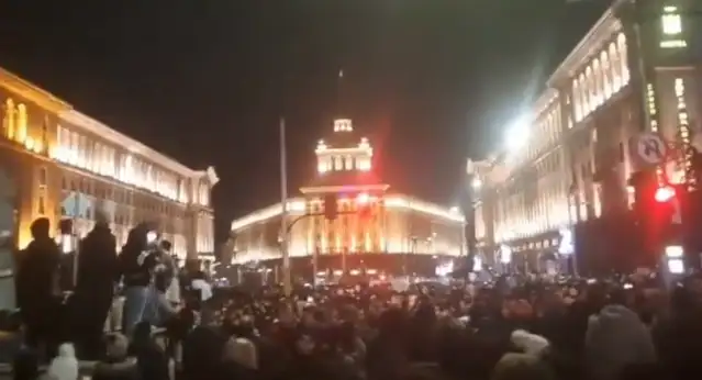 Bulgaristan hükümeti protestolar sonrası tartışmalı bütçeyi geri çekti