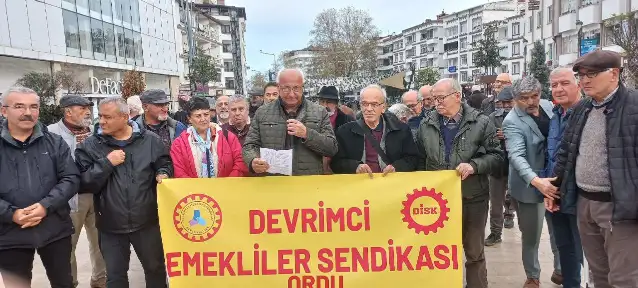 Dev Emekli Sen: Sefaleti kabul etmiyoruz, hakkımız olanı istiyoruz!