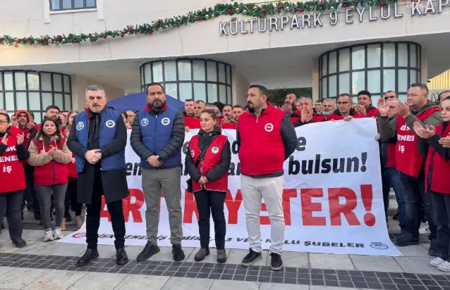 İzmir’de Genel-İş Sendikası üyesi belediye çalışanlarının eylemi sürüyor