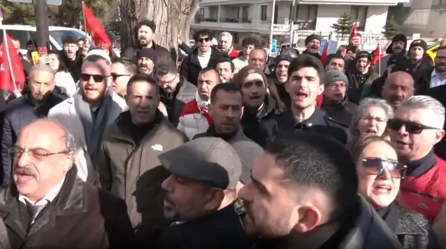 'Barış ve Kardeşlik Süreci'ne karşı çıkan grup Anıtkabir'i ziyaret etti
