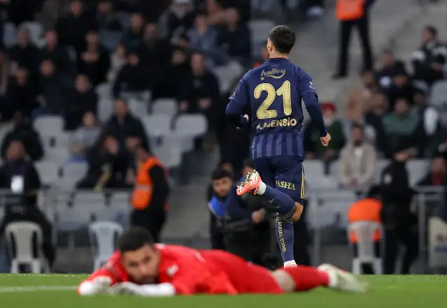 Fenerbahçe, Eyüpspor karşısında 3 puanı 3 golle aldı