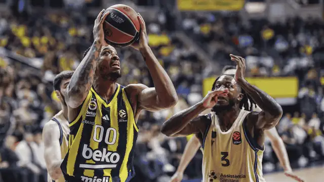 Fenerbahçe Beko, Barcelona'yı son saniyede devirdi: 72-71