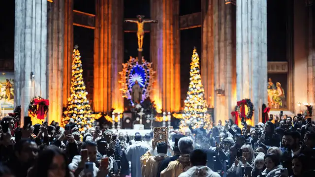 İstanbul'da Noel kutlandı: Kiliseler doldu taştı
