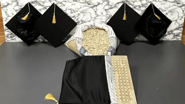 Mezuniyet kepi süsü verilmiş uyuşturucu sevkiyatı yakalandı