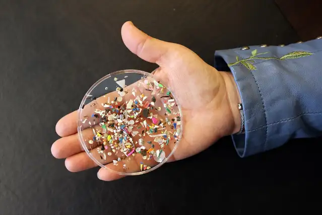 Mikroplastik uyarısı: Bir porsiyon yemekte 500 bine kadar parçacık olabilir!