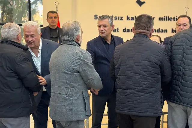 CHP Genel Başkanı Özel, Durbay ailesiyle taziye kabulüne devam etti