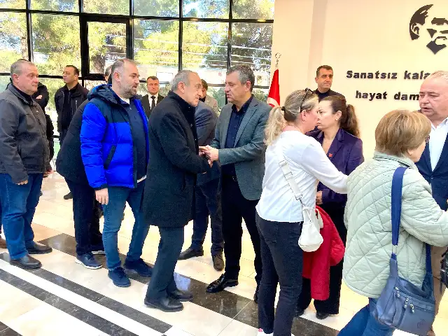 CHP Genel Başkanı Özel, Durbay ailesiyle taziyeleri kabul ediyor
