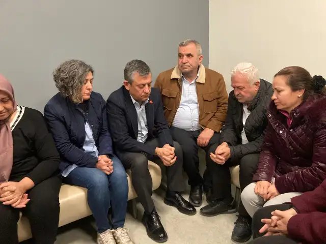Özgür Özel'den Durbay ailesine taziye ziyareti: Bir daha böyle acı yaşanacaksa benim canımı alsın!